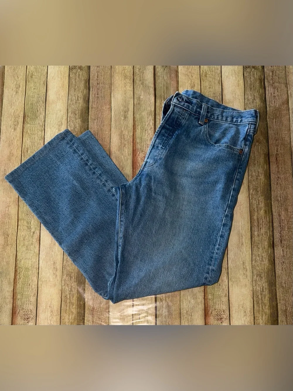 Relaxed Fit Men's Denim Jeans in Blue Wash
